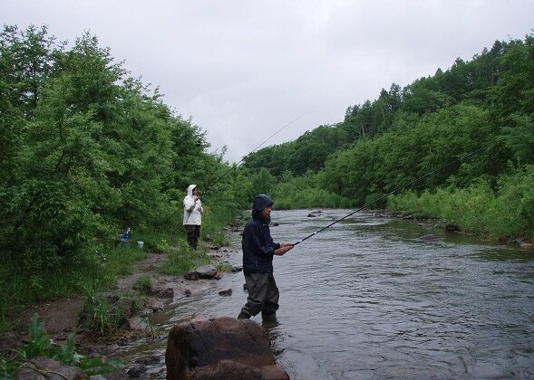 【ニセコ】魚つり！初めての川釣り体験　釣れたら塩焼きに！～お一人様から可能です!!